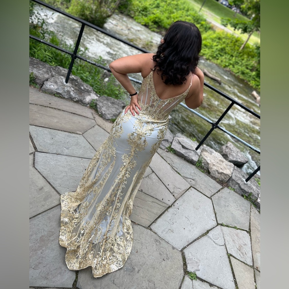 Captivating Shimmer: Cinderella Divine J810 Evening Gown for Red Carpet Glamour